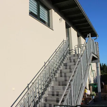 Apartment Haus-loechert *