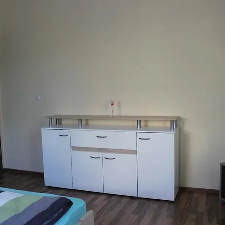 Apartment Haus-loechert
