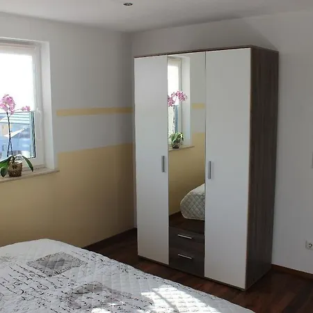 Apartment Haus-loechert *