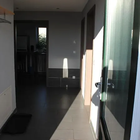Apartment Haus-loechert